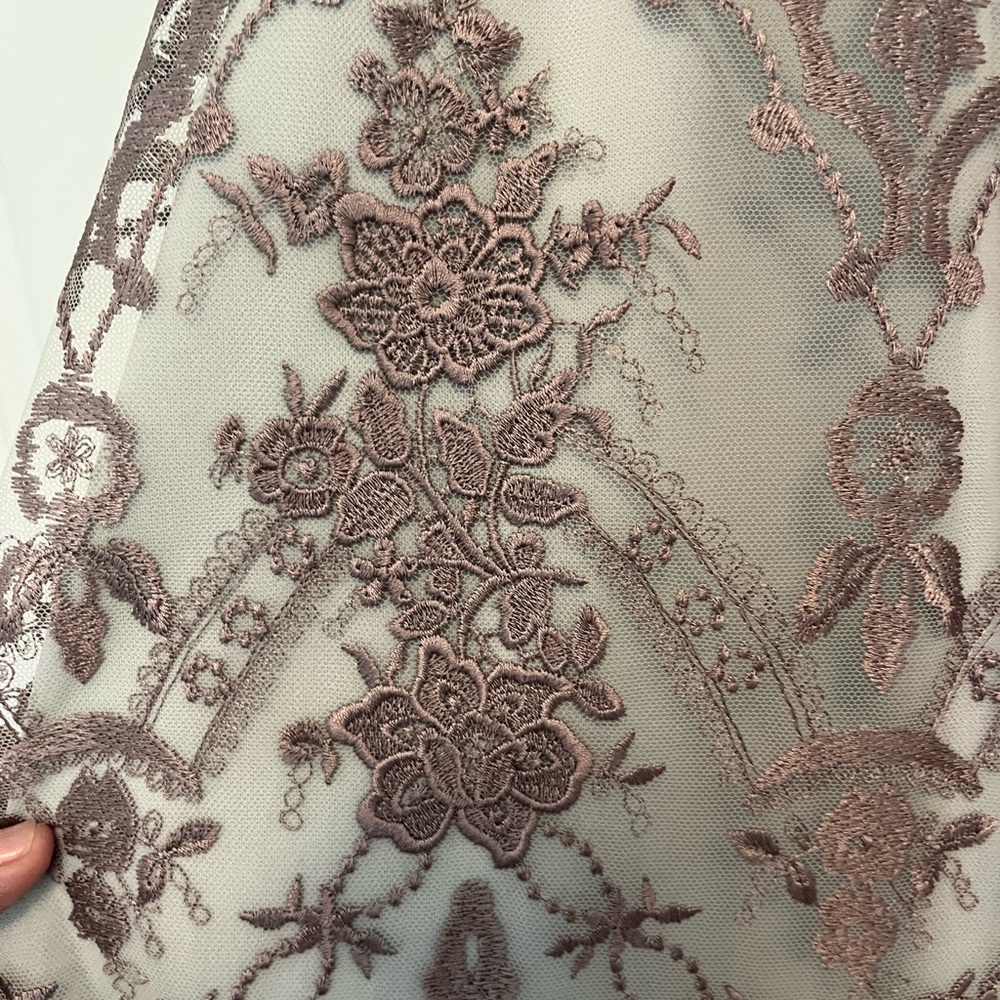Beautiful Dress - Picture 3 of 4